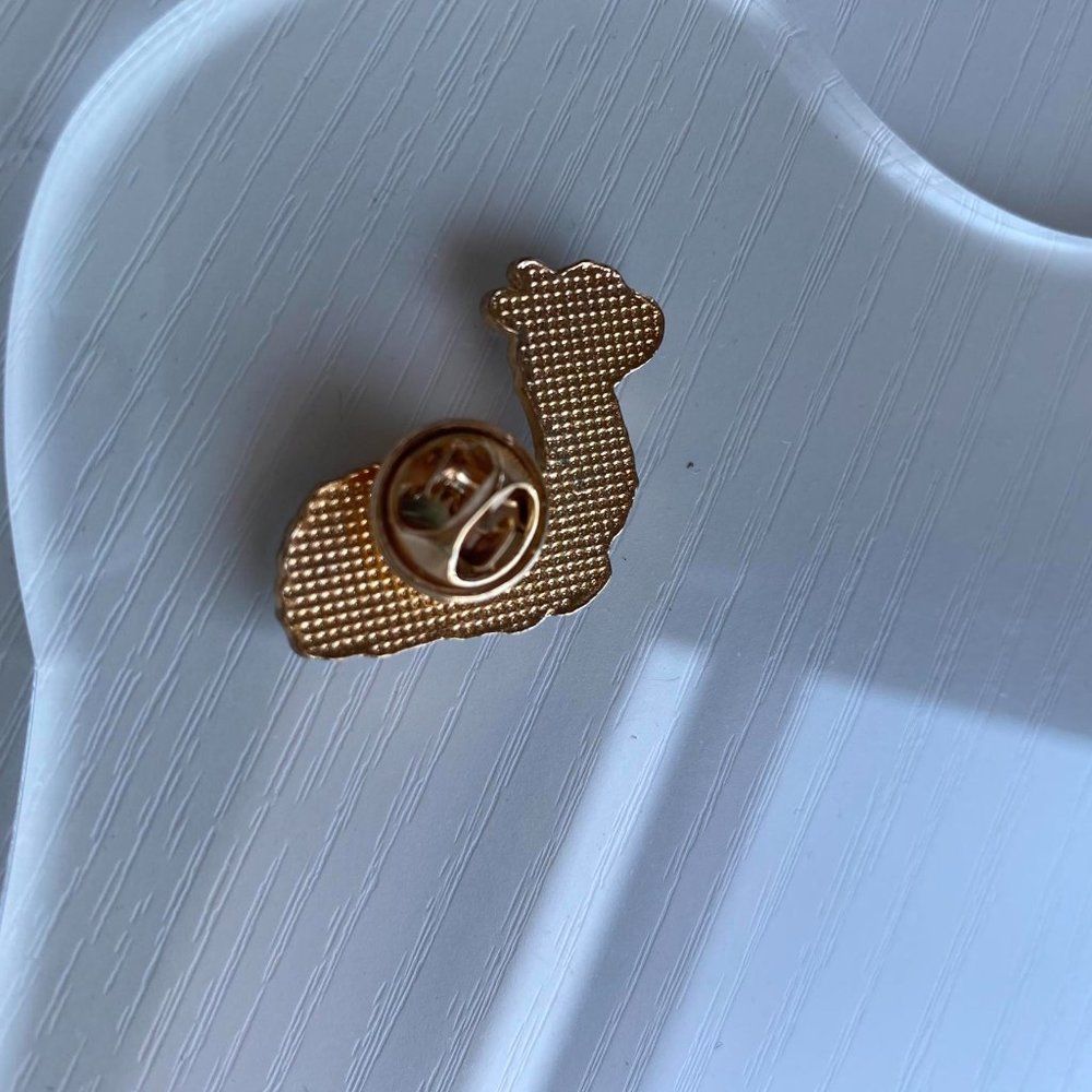 Chill Alpaca Pin - Picture 3 of 3